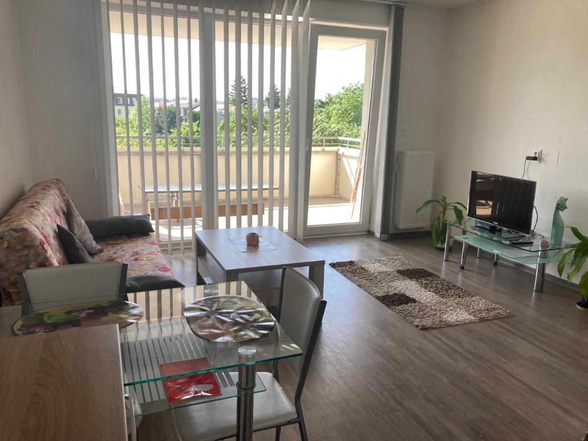 شقة Apartman Edita - Byt S Terasou A Parkovacim Stanim, Topolova, أولوموك المظهر الخارجي الصورة