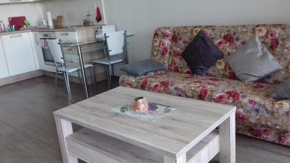 شقة Apartman Edita - Byt S Terasou A Parkovacim Stanim, Topolova, أولوموك المظهر الخارجي الصورة