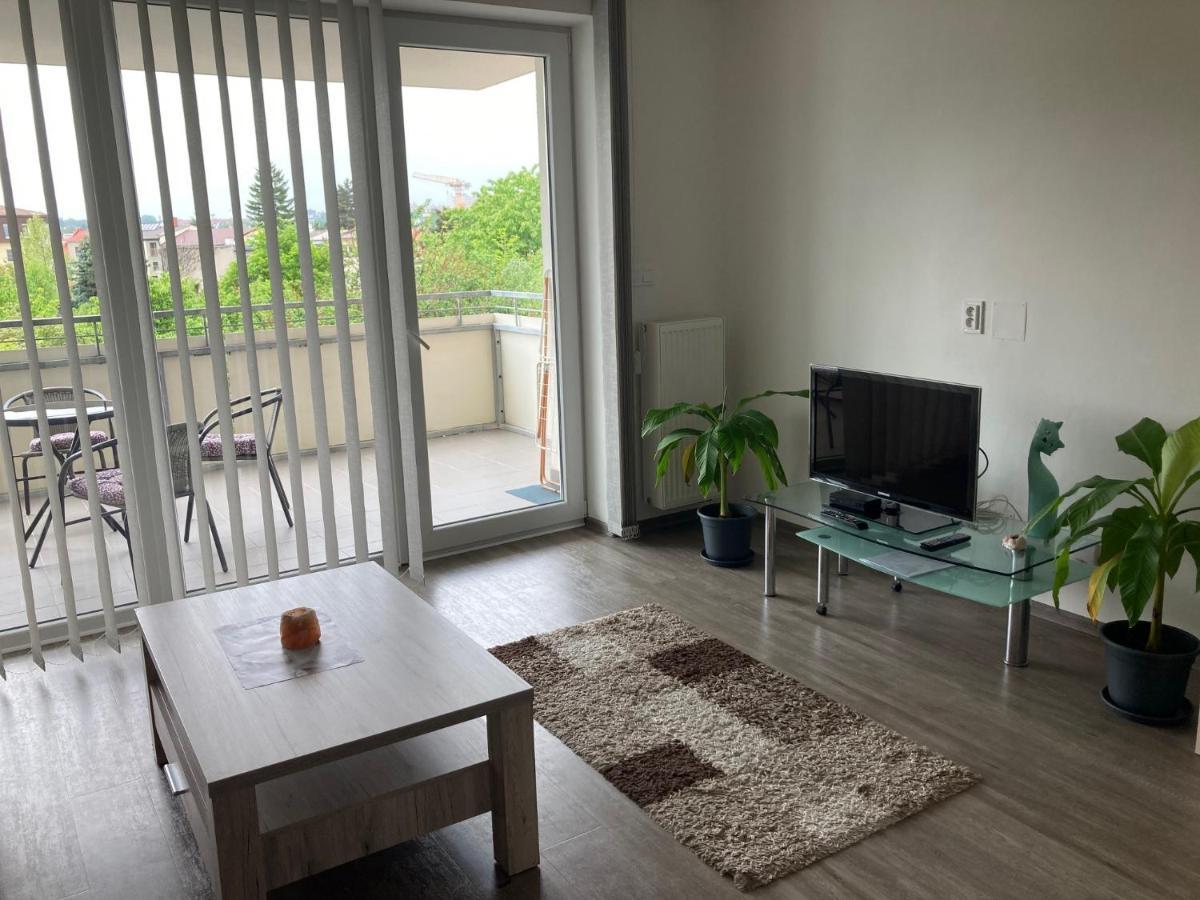 شقة Apartman Edita - Byt S Terasou A Parkovacim Stanim, Topolova, أولوموك المظهر الخارجي الصورة