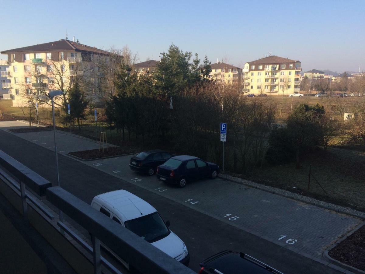 شقة Apartman Edita - Byt S Terasou A Parkovacim Stanim, Topolova, أولوموك المظهر الخارجي الصورة