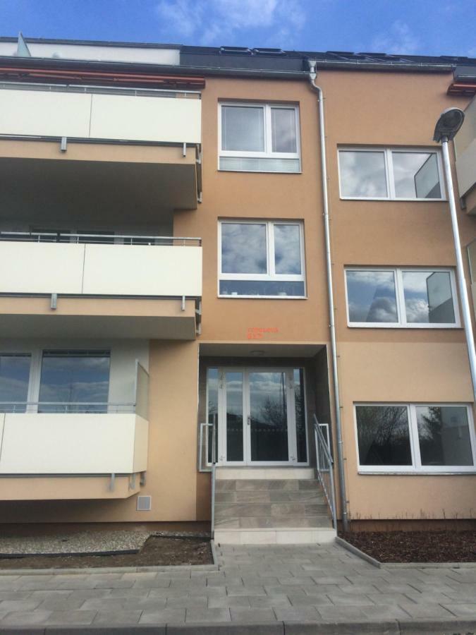 شقة Apartman Edita - Byt S Terasou A Parkovacim Stanim, Topolova, أولوموك المظهر الخارجي الصورة