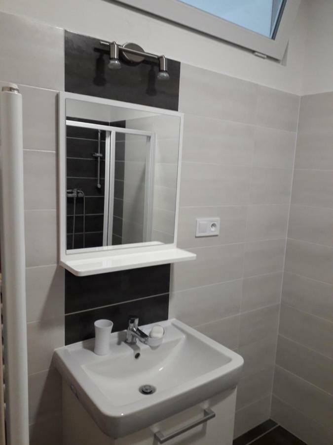 شقة Apartman Edita - Byt S Terasou A Parkovacim Stanim, Topolova, أولوموك المظهر الخارجي الصورة
