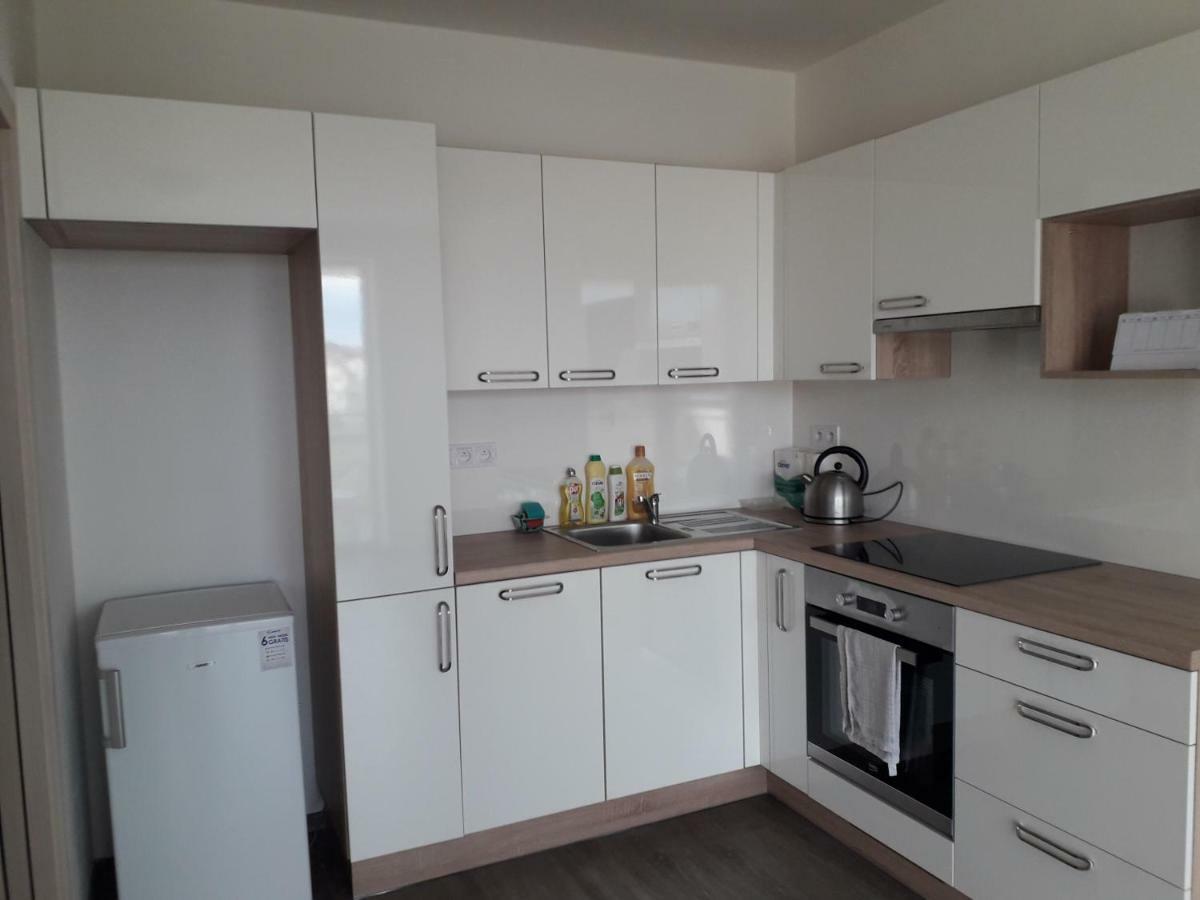 شقة Apartman Edita - Byt S Terasou A Parkovacim Stanim, Topolova, أولوموك المظهر الخارجي الصورة
