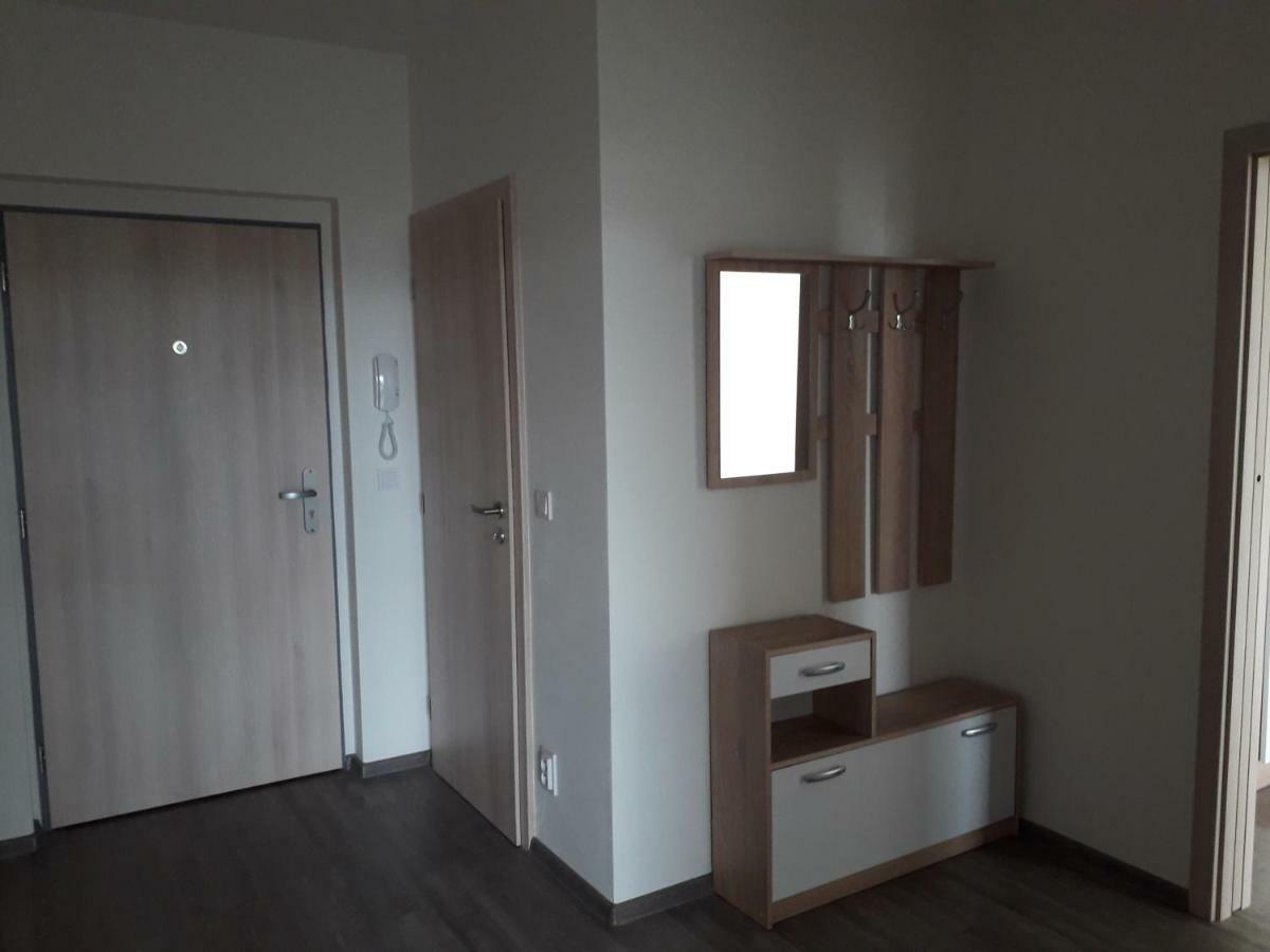 شقة Apartman Edita - Byt S Terasou A Parkovacim Stanim, Topolova, أولوموك المظهر الخارجي الصورة