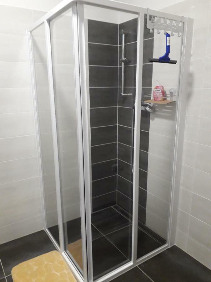 شقة Apartman Edita - Byt S Terasou A Parkovacim Stanim, Topolova, أولوموك المظهر الخارجي الصورة